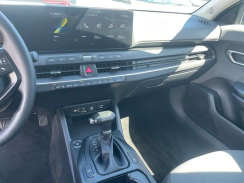 Used 2025 Kia K4 LXS image 17