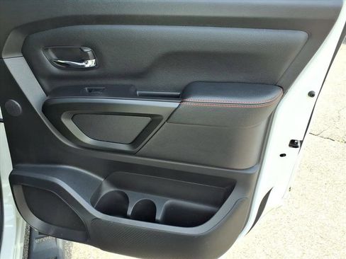 Used 2021 Nissan Titan PRO-4X w/ Pro-4x Convenience Package AWD/4WD image 19