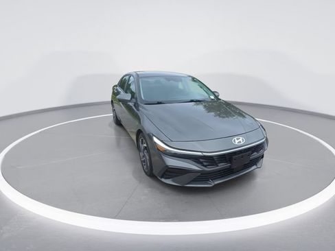 Used 2024 Hyundai Elantra Limited FWD image 2