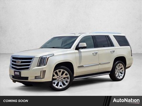 Used 2015 Cadillac Escalade Luxury RWD image 1