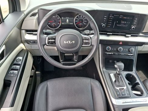 Used 2024 Kia Carnival LX FWD image 21