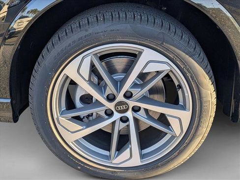 New 2025 Audi Q3 2.0T Premium image 9