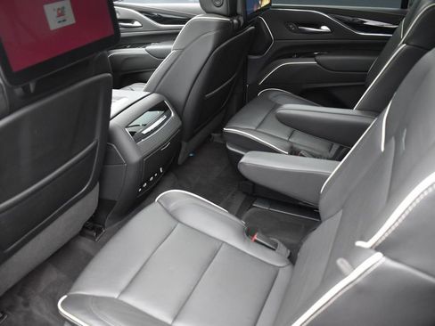 Used 2023 Cadillac Escalade ESV Sport w/ LPO, ONYX Package AWD/4WD image 28