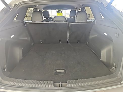 Used 2024 Volkswagen Atlas Cross Sport SE image 38