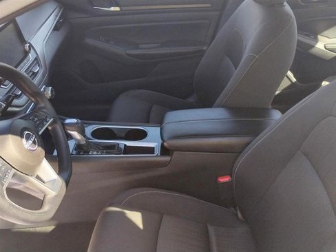 Used 2024 Nissan Altima 2.5 SV image 15