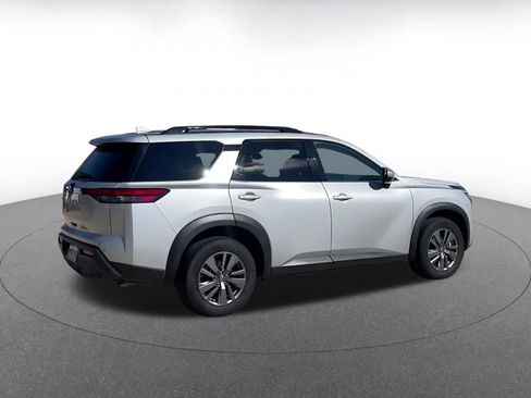 Used 2025 Nissan Pathfinder SV image 15
