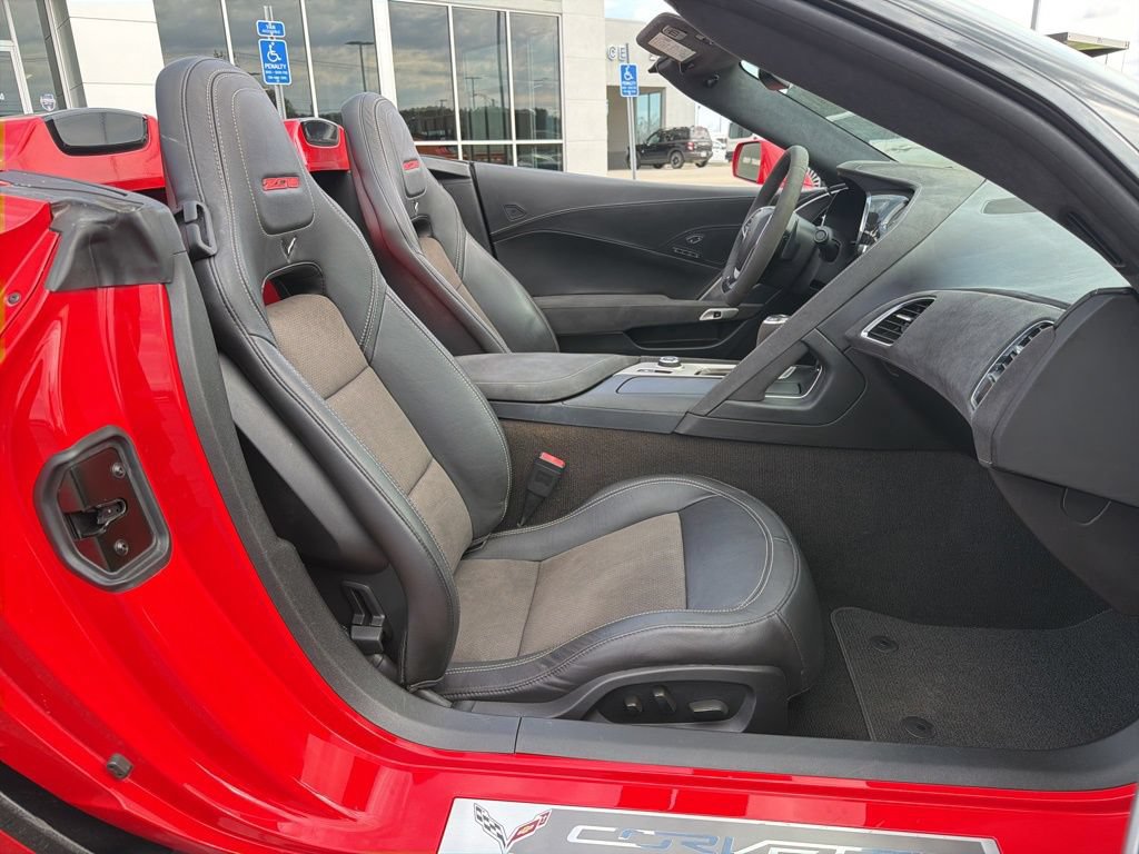 Used 2016 Chevrolet Corvette Z06 w/ 3LZ Preferred Equipment Group RWD image 19