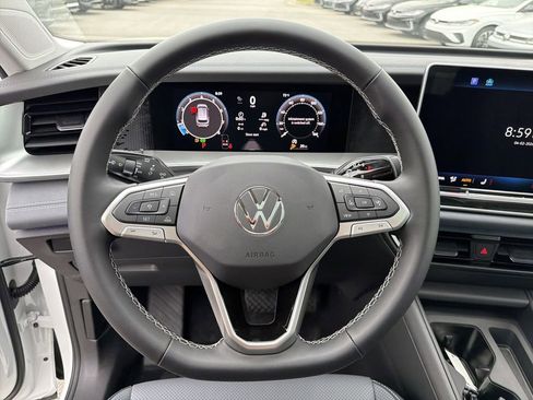 New 2026 Volkswagen Tiguan SE image 24