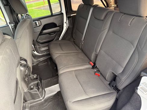 Used 2019 Jeep Wrangler Unlimited Sahara AWD/4WD image 41