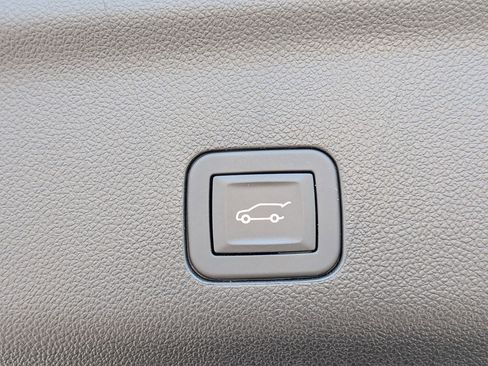 Used 2024 Chevrolet Suburban Premier w/ Premium Package AWD/4WD image 31