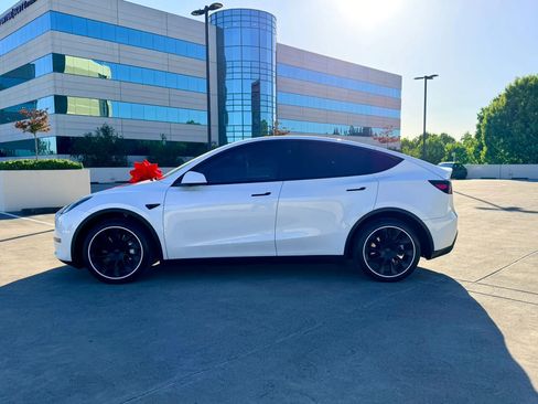 Used 2023 Tesla Model Y Long Range AWD/4WD image 12