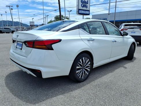 Used 2025 Nissan Altima 2.5 SV FWD image 4