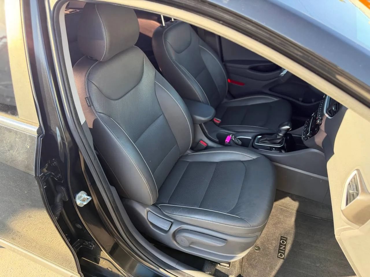 Used 2018 Hyundai Ioniq Limited FWD image 34