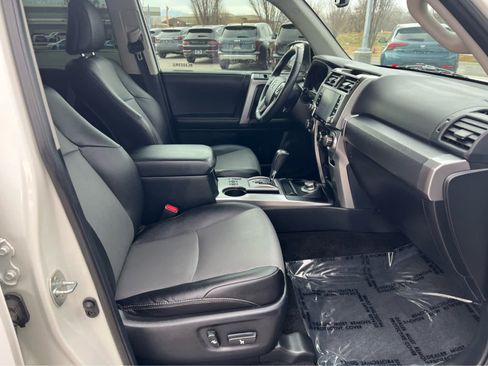 Used 2022 Toyota 4Runner SR5 Premium w/ Moonroof Package image 17