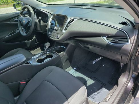 Used 2021 Chevrolet Malibu LT FWD image 12