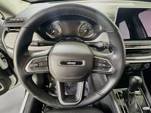 Used 2022 Jeep Compass Latitude AWD/4WD image 11