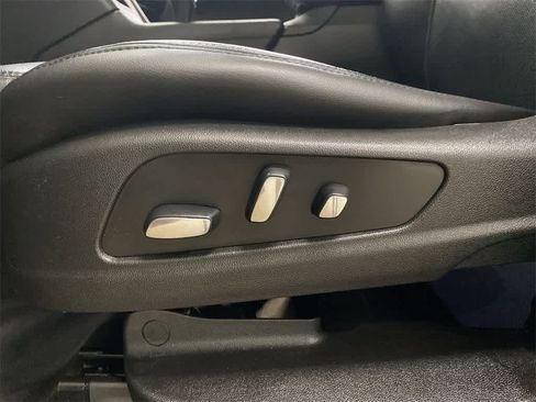 Used 2017 Cadillac XT5 Luxury image 16