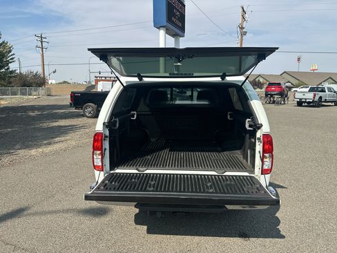 Used 2016 Nissan Frontier SV AWD/4WD image 9