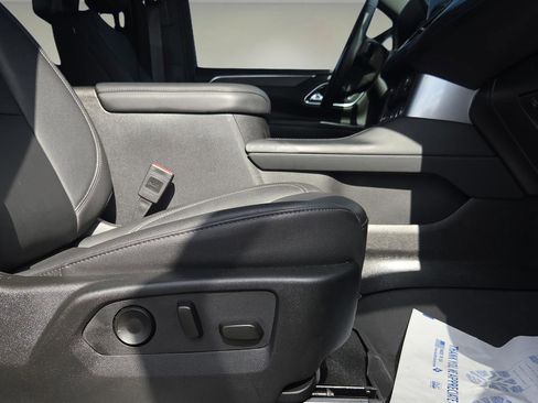 Used 2024 Chevrolet Tahoe Z71 w/ Z71 Off-Road Package image 15