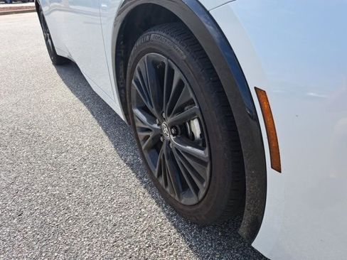 Used 2025 Toyota Prius FWD image 4