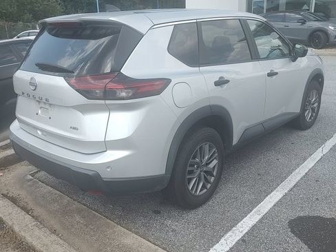 Used 2024 Nissan Rogue S AWD/4WD image 3
