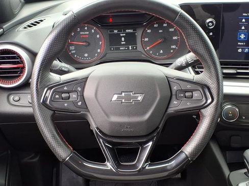 Used 2024 Chevrolet Trax RS FWD image 19