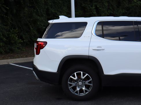 Used 2023 GMC Acadia SLE FWD image 11
