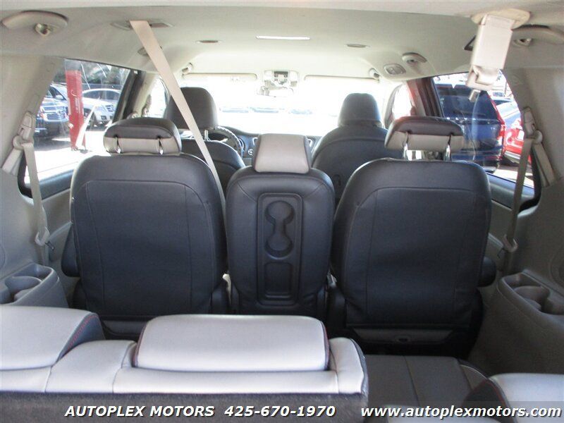Used 2016 Kia Sedona LX w/ LX Essentials Premium Package FWD image 13