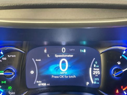 Used 2023 Chrysler Pacifica Touring-L FWD image 15