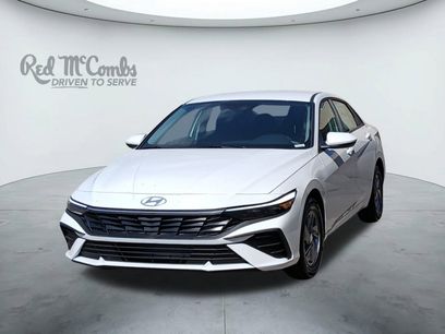 New 2025 Hyundai Elantra SE