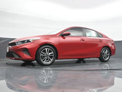 Used 2023 Kia Forte LXS image 17