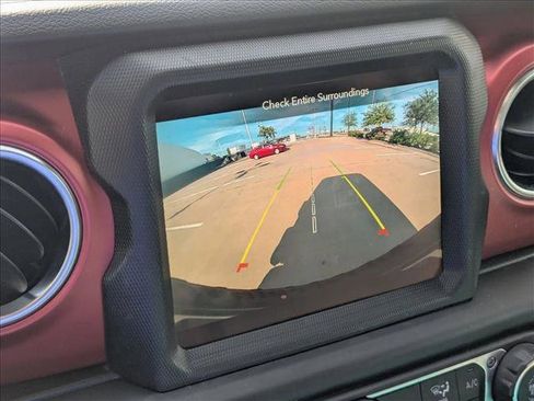 Used 2023 Jeep Wrangler Unlimited Rubicon image 13