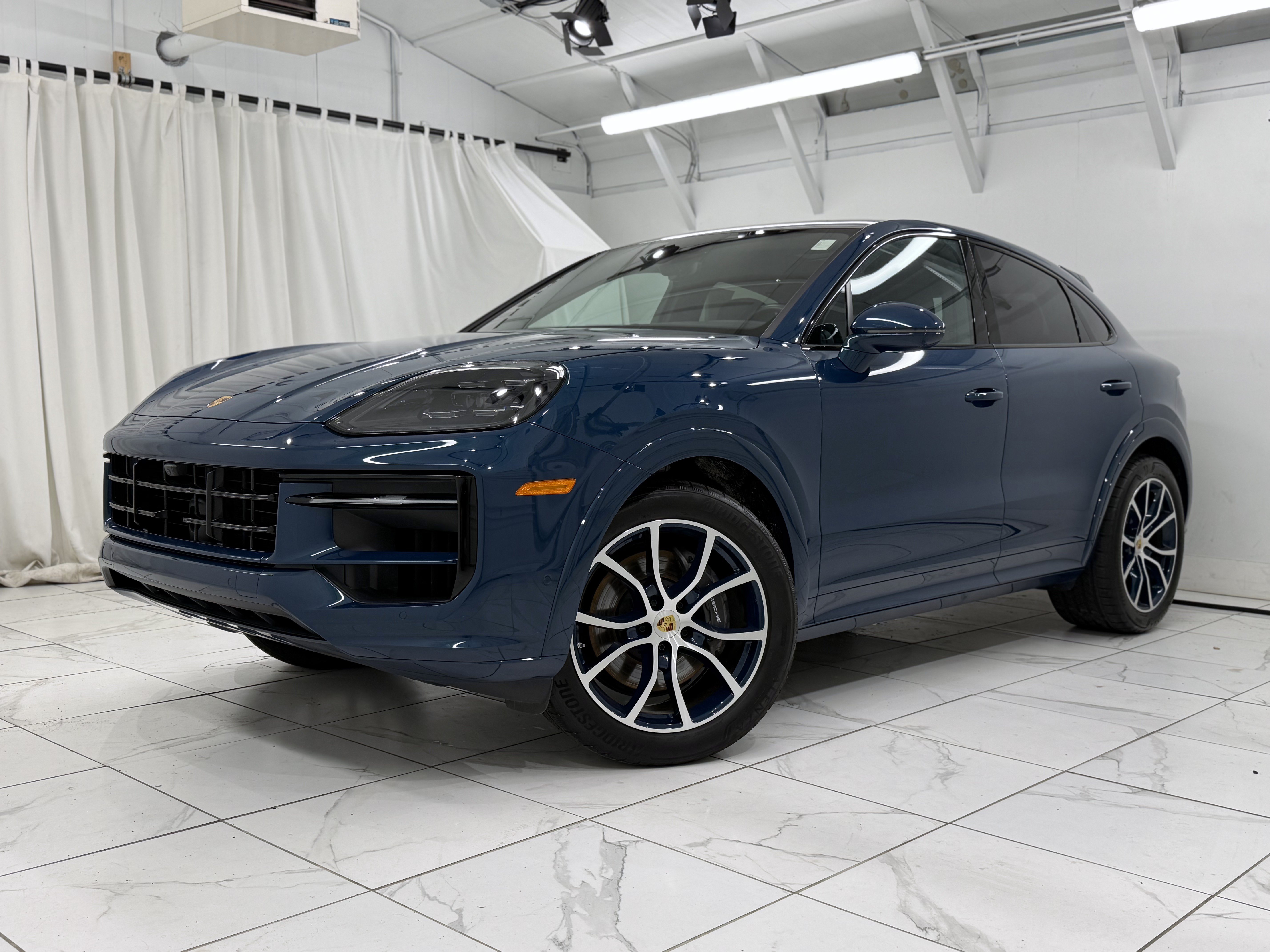 Certified 2024 Porsche Cayenne Coupe AWD/4WD image 1