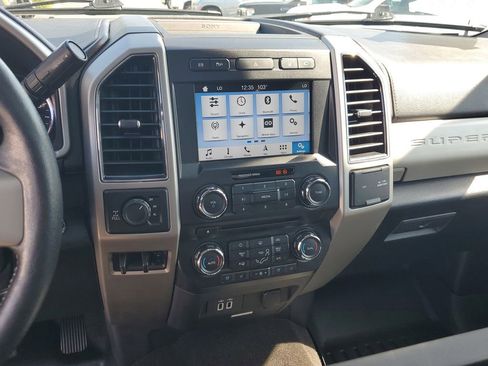 Used 2018 Ford F250 Lariat image 28