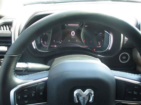 Used 2024 RAM 4500 Laramie image 31