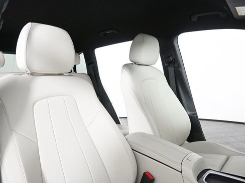 Certified 2025 Mercedes-Benz GLB 250 image 21