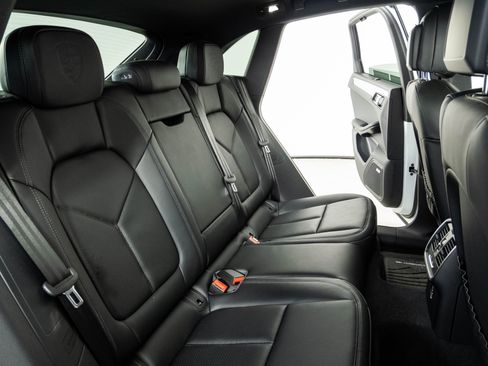 Certified 2026 Porsche Macan AWD/4WD image 23