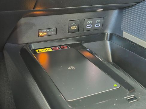 Used 2025 Toyota Camry SE image 34