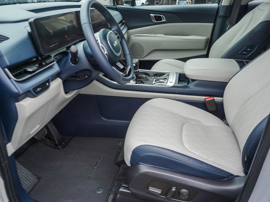 Certified 2025 Kia Carnival EX FWD image 18