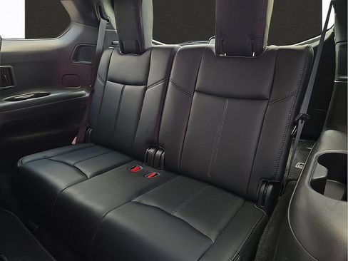 Used 2019 Nissan Pathfinder Platinum FWD image 9