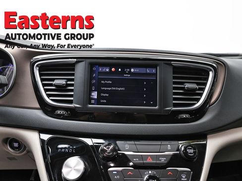 Used 2023 Chrysler Voyager LX FWD image 12