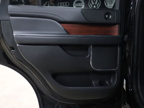 Used 2024 Lincoln Navigator Reserve image 19