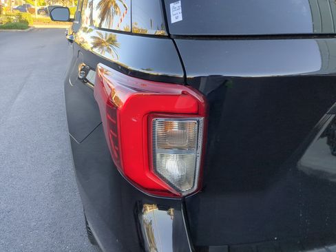 Used 2020 Ford Explorer ST w/ ST Street Pack image 10