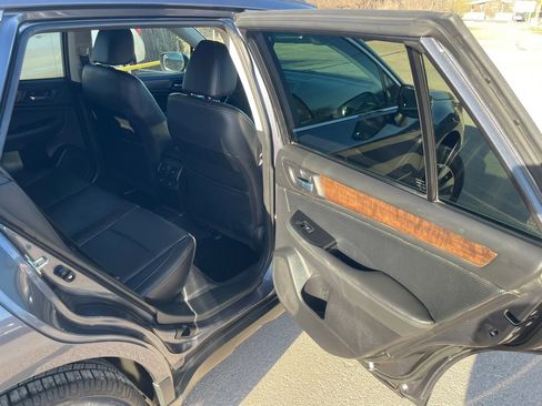 Used 2017 Subaru Outback 3.6R Limited image 7