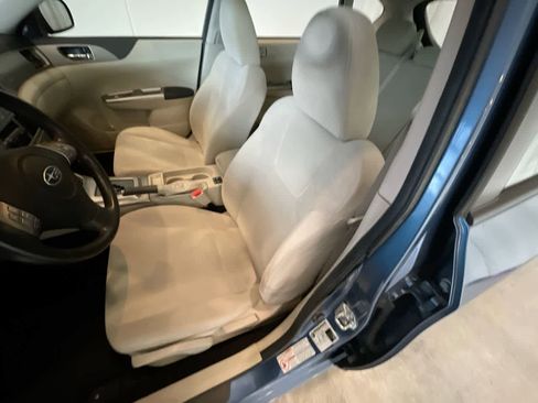 Used 2010 Subaru Impreza 2.5i Premium image 11