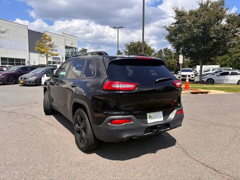Used 2017 Jeep Cherokee Sport w/ Cold Weather Group AWD/4WD image 6