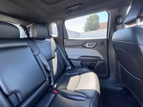 Used 2023 Jeep Compass Latitude w/ Sun and Sound Group AWD/4WD image 21