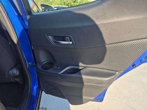 Used 2019 Toyota C-HR XLE FWD image 17