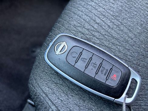 Used 2025 Nissan Rogue SV FWD image 27