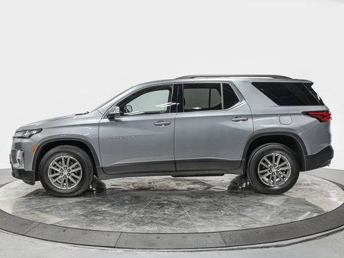 Used 2023 Chevrolet Traverse LT image 2